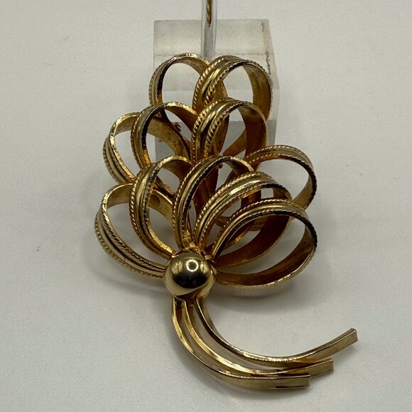 Goldtone Pin/Brooch - Picture 1 of 3